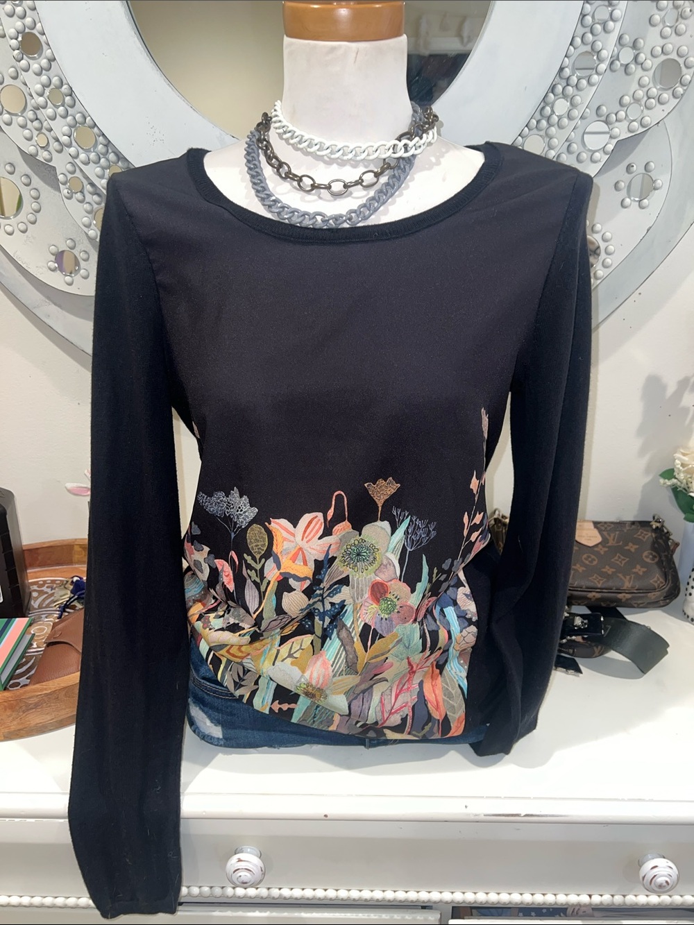 Michell Moran Top 🌼 Long-Sleeve Floral Embroidered Tee